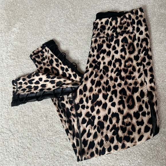Victoria’s Secret incredible essential legging leopard print medium - Picture 5 of 8